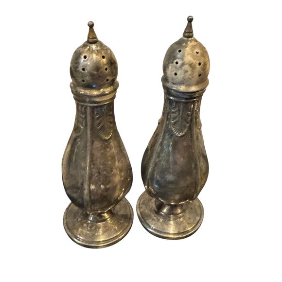Sterling silver shakers. Hallmark Crown H Shield, Gorham. approx 100 grams - Picture 1 of 5
